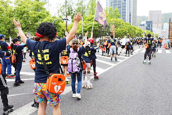 日本初！ＡＥＤを123台持ってパレード、104万人にアピール